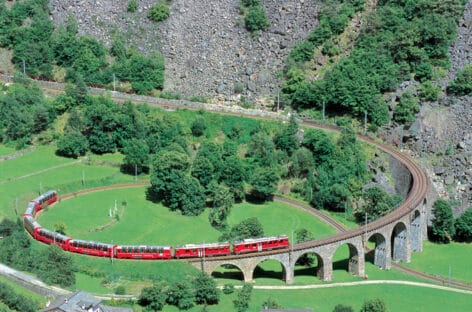 Viaggio panoramico da St. Moritz a Coira con il treno dell’Albula
