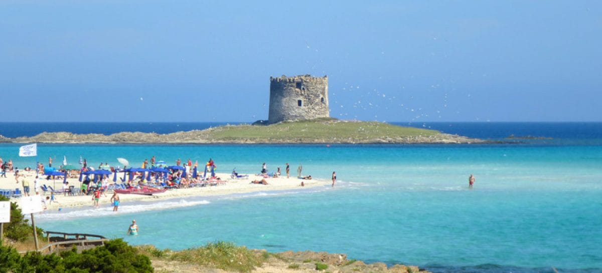 Overtourism in Sardegna, numero chiuso alla spiaggia della Pelosa