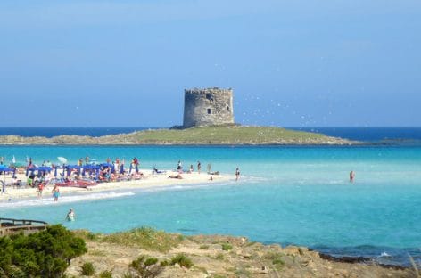 Overtourism in Sardegna, numero chiuso alla spiaggia della Pelosa