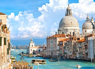 Venezia, ticket d’ingresso rinviato al 2021