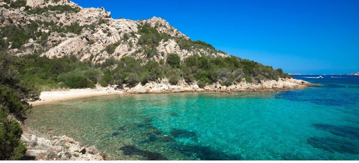 Sardegna, spiagge aperte ma quarantena per gli arrivi