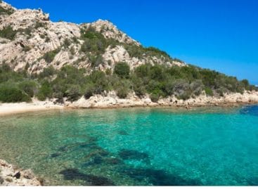 Sardegna, spiagge aperte ma quarantena per gli arrivi