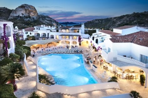 Sardegna, il Grand Hotel Poltu Quatu riapre con un’app tuttofare