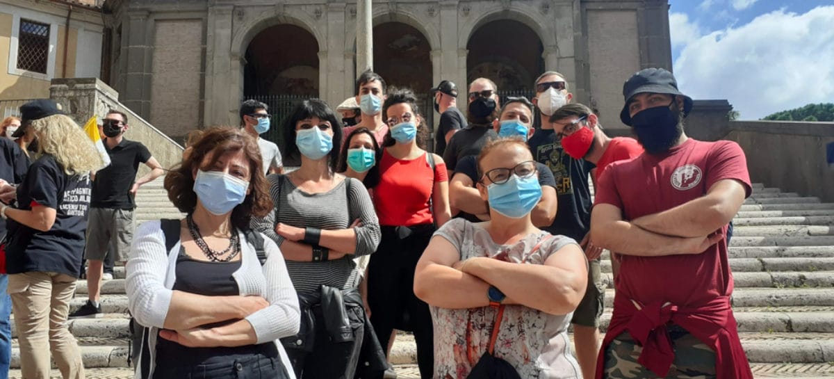 Roma, lavoratori del turismo in piazza: “Reddito garantito fino a fine crisi”