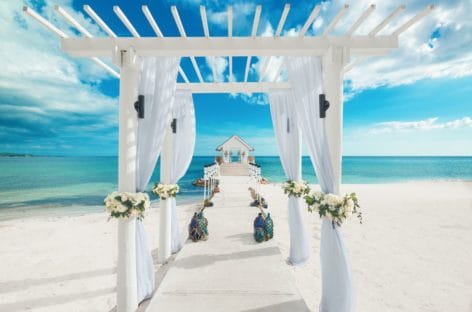 Sandals Resorts regala agli sposi la cerimonia in diretta streaming