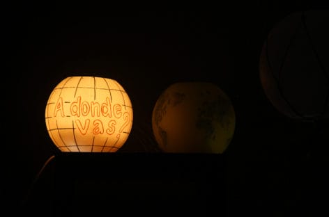 Adonde Vas Viaggi sfida la crisi con uno shop di lampade artigianali