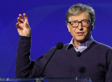 La profezia di Bill Gates: «Ripresa del turismo nel 2022»