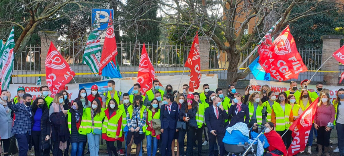 Crisi Norwegian Air, la protesta dei lavoratori a Roma