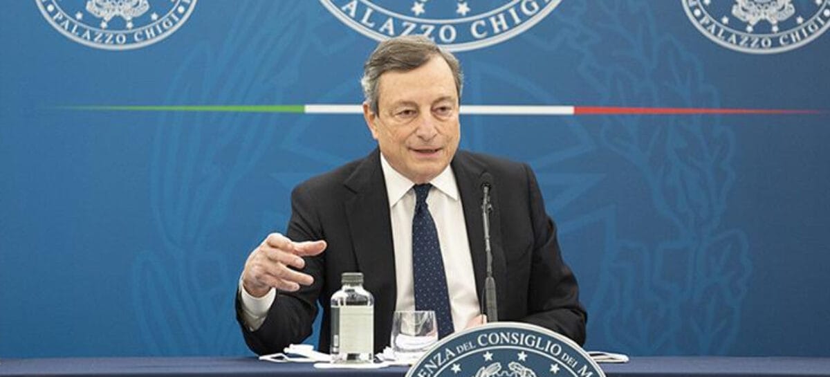 Draghi blinda aprile, ma apre alle vacanze: «Io ci andrei»