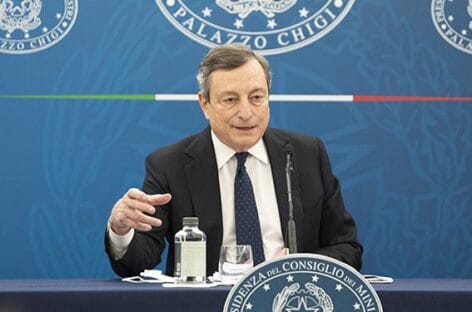 Draghi blinda aprile, ma apre alle vacanze: «Io ci andrei»
