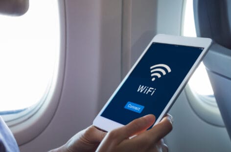 Klm introduce il wifi di bordo anche sui voli europei