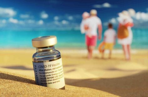 Vaccini in vacanza, via libera di Figliuolo