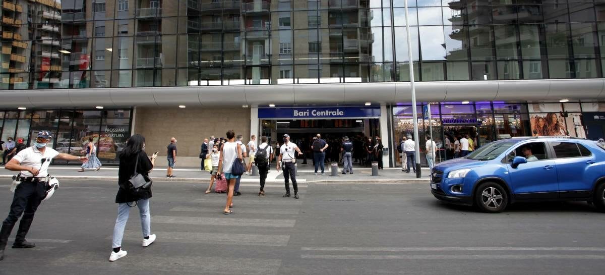 Bari, nuovo look e più servizi per il fronte della stazione centrale