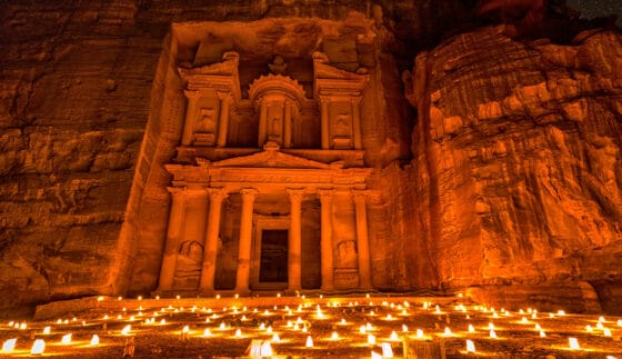 Petra by night riapre ai turisti: la Giordania verso la normalità