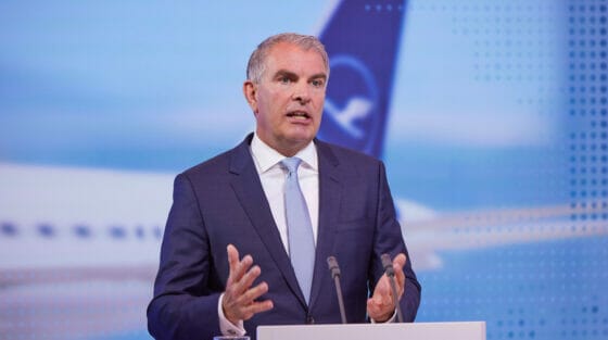 Lufthansa dimezza le perdite: «Ripresa entro il 2025»