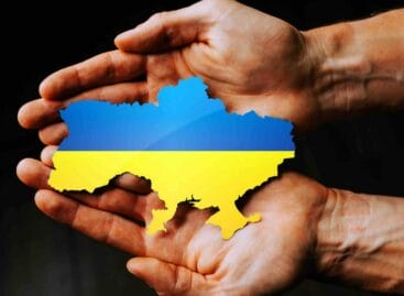Alloggi, bus e voli gratis: solidarietà per l’Ucraina