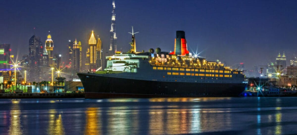 La celebre nave Queen Elizabeth 2 entra in Accor