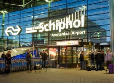 Aeroporto di Amsterdam in tilt: 300 voli cancellati per il maltempo