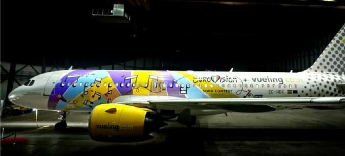 Vueling vola con Eurovision: livrea e menù speciale