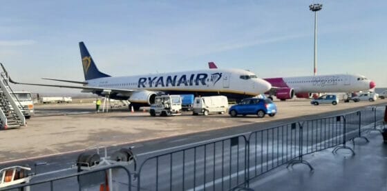 Volo in ritardo, Ryanair condannata a pagare 6mila euro ai passeggeri