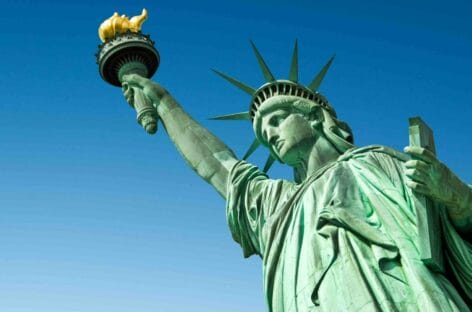Gli Usa aboliscono il tampone per i turisti