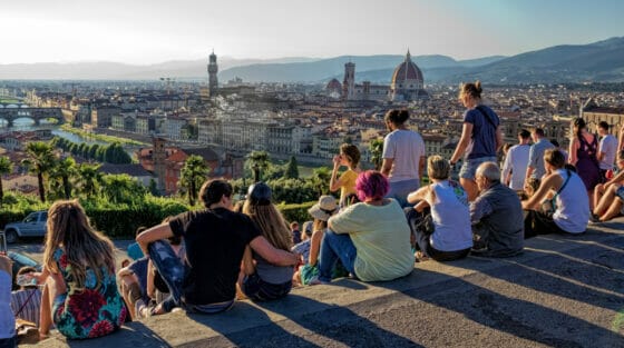Vacanze 2023, osservatorio Compass: gli italiani spenderanno di più