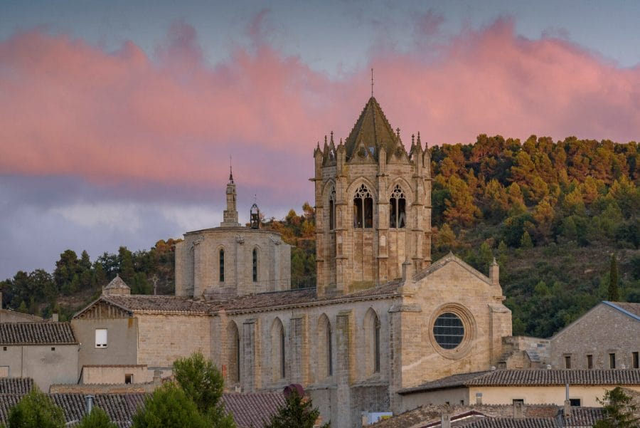 Villaggio e monastero di Vallbona de les Monges, al tramonto, credits Sergi Boixader