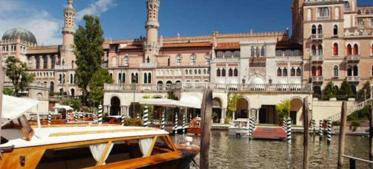 Lido di Venezia, l’Hotel Excelsior acquisito dalla britannica L+R