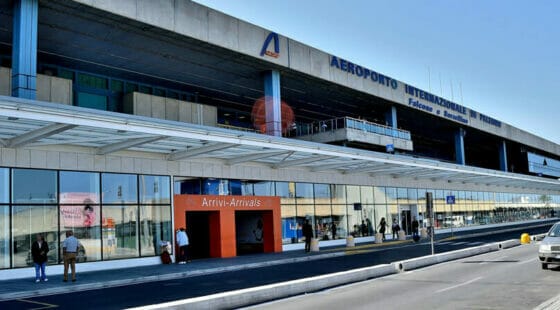 Incendi Sicilia, l’aeroporto di Palermo torna operativo