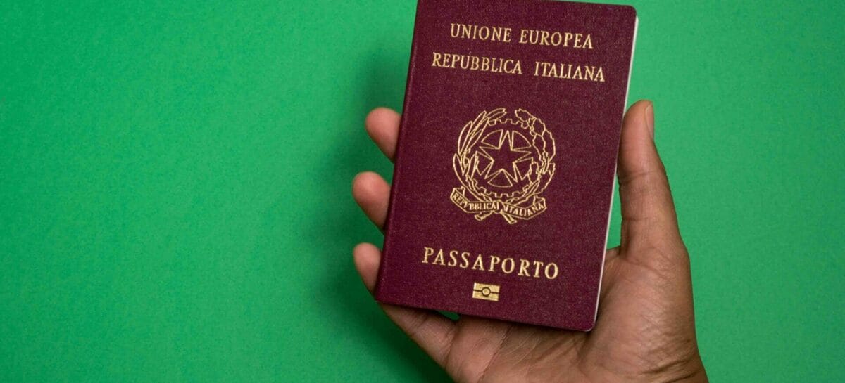 Passaporti, ancora tempi “biblici”: la denuncia di Altroconsumo