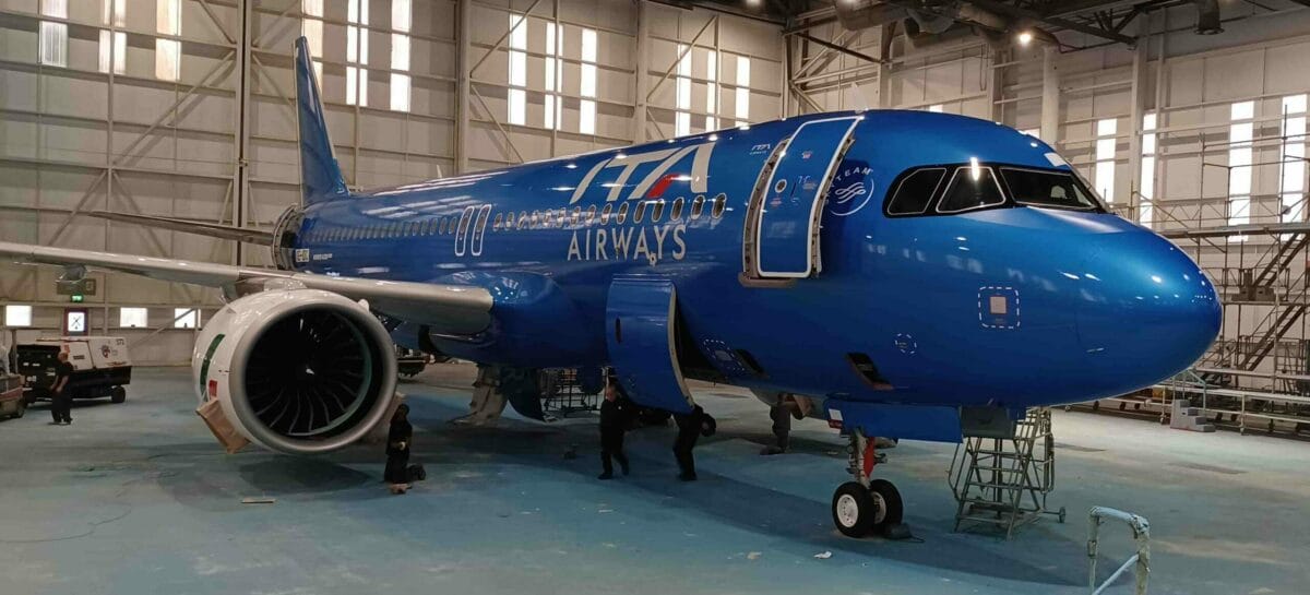 Livrea azzurra e dedica a Facchetti: Ita Airways svela il primo Airbus A320neo