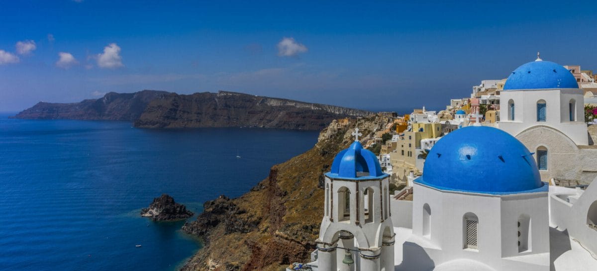 Overtourism, la Grecia vuole limitare le crociere a Santorini e Mykonos