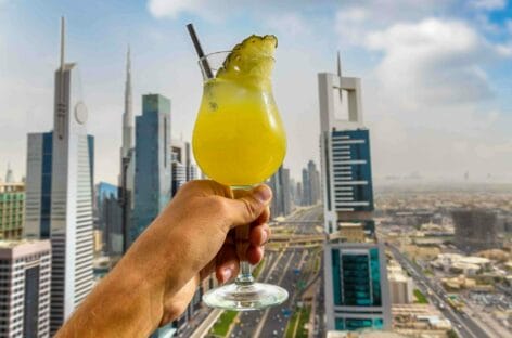 Dubai abolisce la tassa sugli alcolici