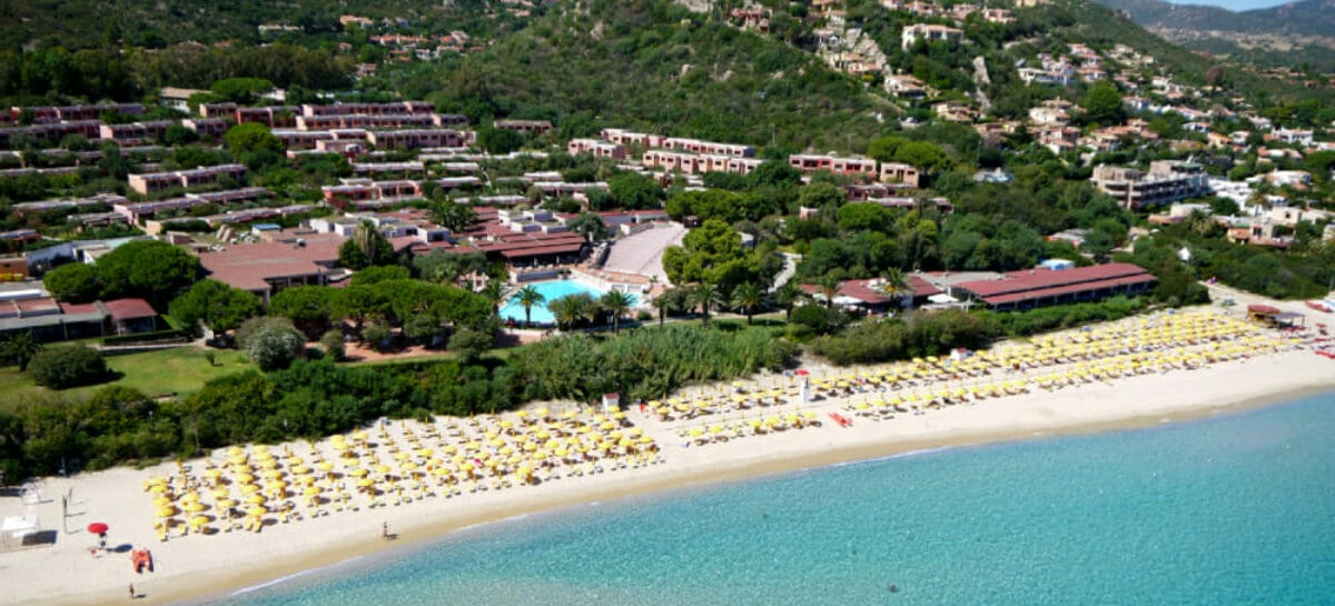 Sardegna, bandiera Th Resorts sul Costa Rei Free Beach