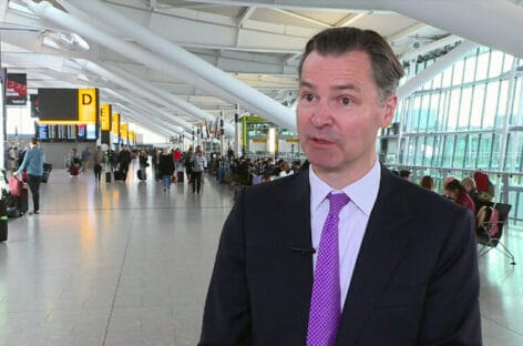 Caos voli, l’espiazione: si dimette il ceo di Heathrow
