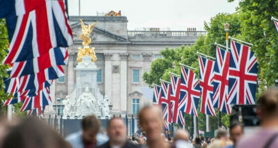 Londra, tutti pazzi per Carlo III: boom di turisti Usa per l’incoronazione