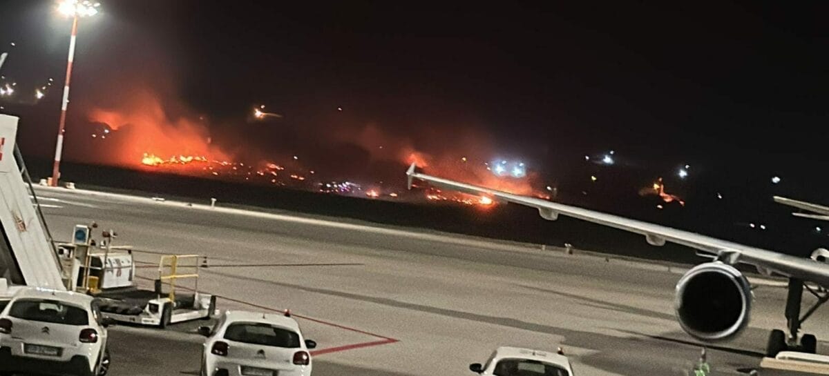 Anche l’Aeroporto di Palermo chiuso per incendio: Sicilia in tilt