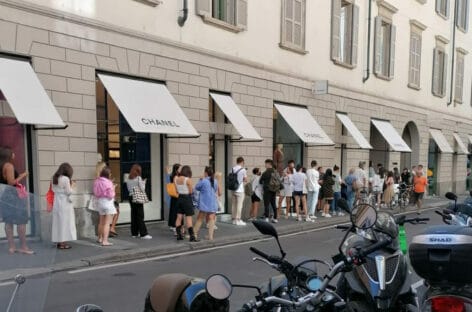 L’Italia si riprende i turisti cinesi sotto il segno del tax free shopping