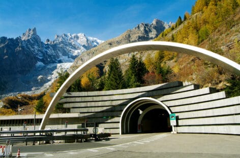 Il traforo del Monte Bianco non chiuderà: c’è l’accordo