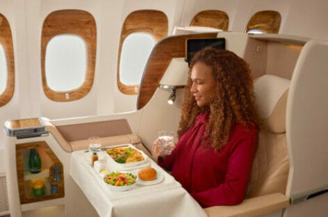 Emirates, il preordine dei pasti esteso ai voli in tutta Europa