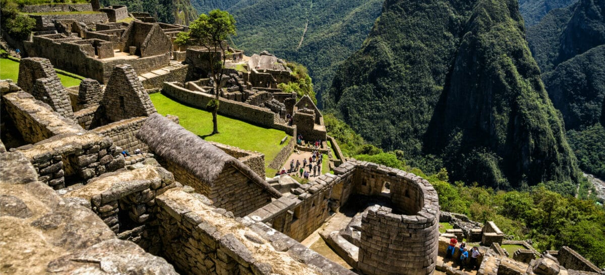 Perù, chiusi ai turisti tre settori di Machu Picchu