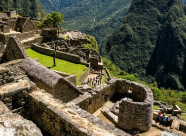 Perù, chiusi ai turisti tre settori di Machu Picchu