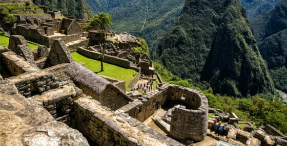 Perù, chiusi ai turisti tre settori di Machu Picchu