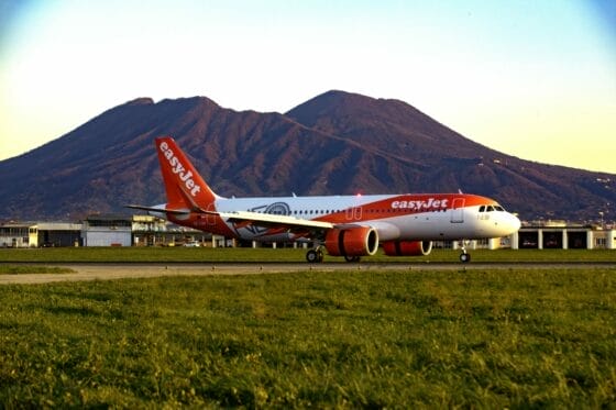 easyJet, nozze d’argento con l’aeroporto di Napoli