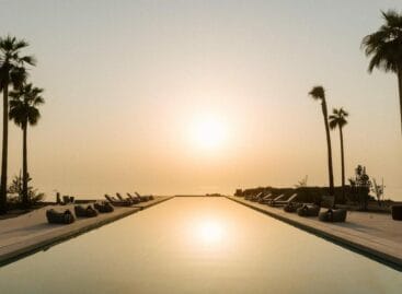 Qatar Airways Group apre il resort Our Habitas Ras Abrouq