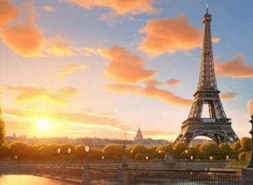 Francia in tilt: treni fermi e Tour Eiffel chiusa