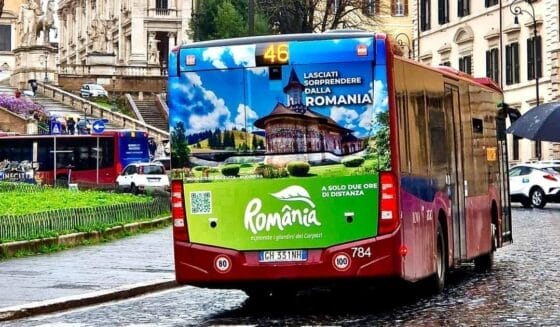 La Romania tappezza bus e tram italiani per spingere il turismo
