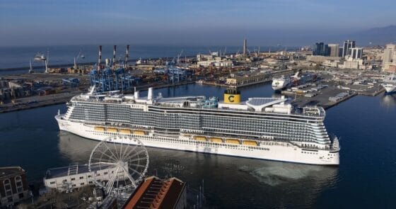 La nave Costa Smeralda debutta a Genova: crociere al via