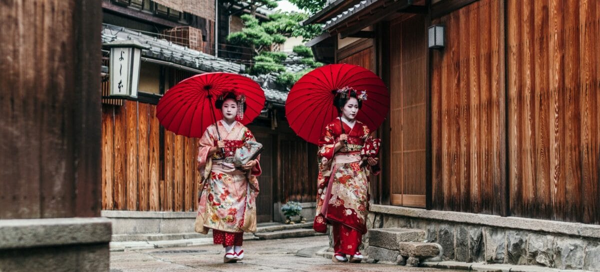 Giappone: chiusa la via delle geishe a Kyoto, ticket per il Monte Fuji