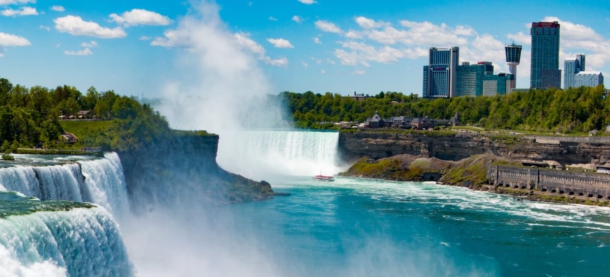 Cascate del Niagara, stato di emergenza: 1 milione di turisti per l’eclissi